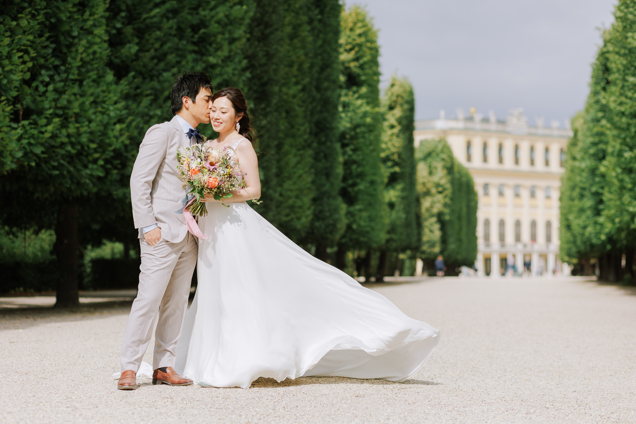 Amazing couple photos at Schönbrunn, Vienna by Elena Azzalini Photography