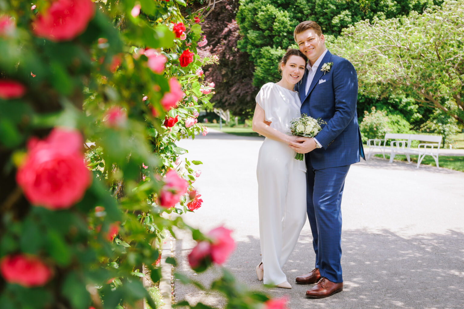 Sposi fotografati nel giardini di Baden, Vienna