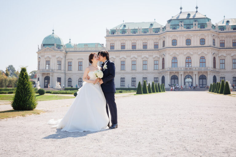 Wedding photo session at Schloss Belvedere in Vienna