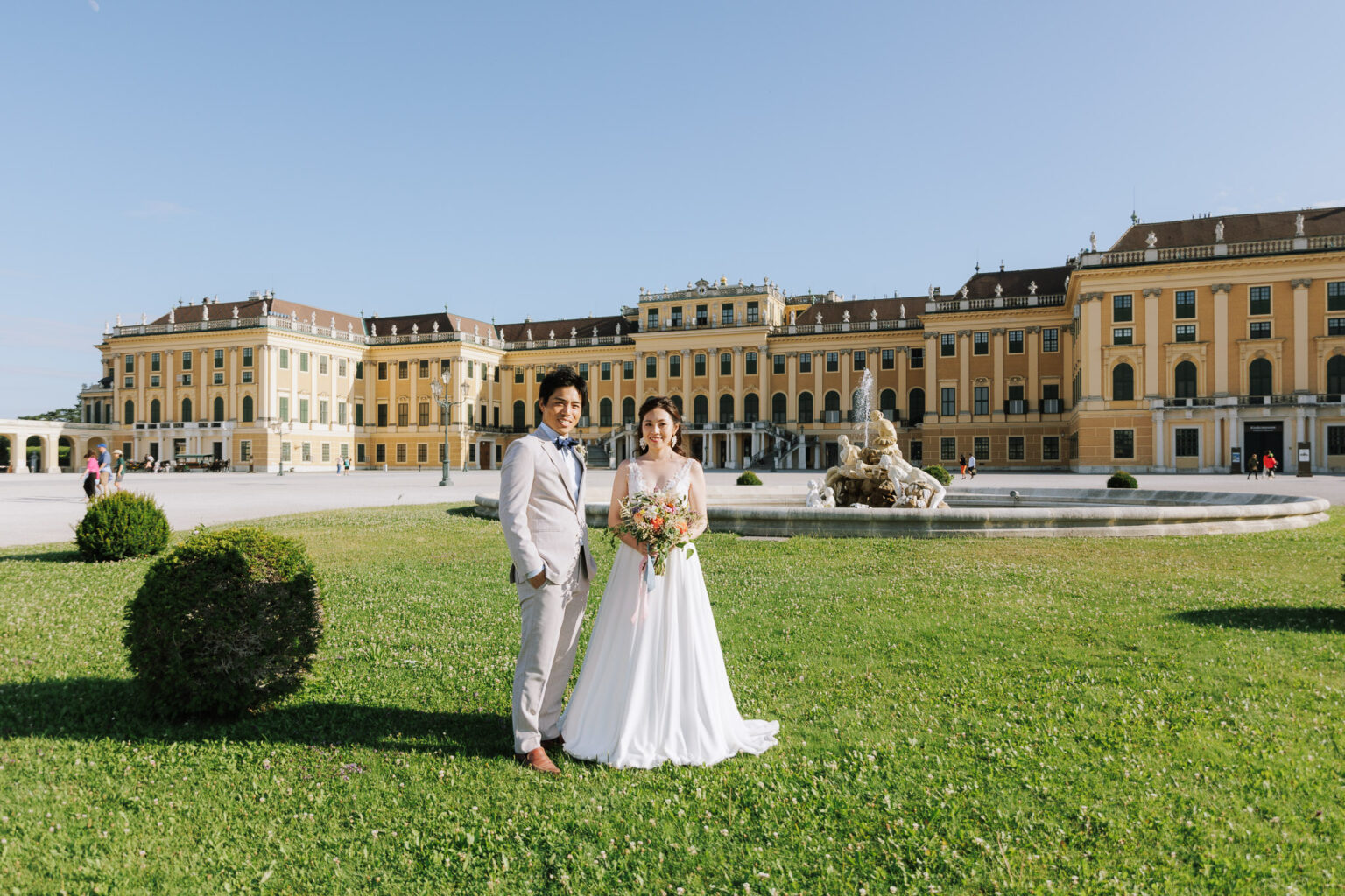 Wedding photo session at Schönbrunn, Vienna