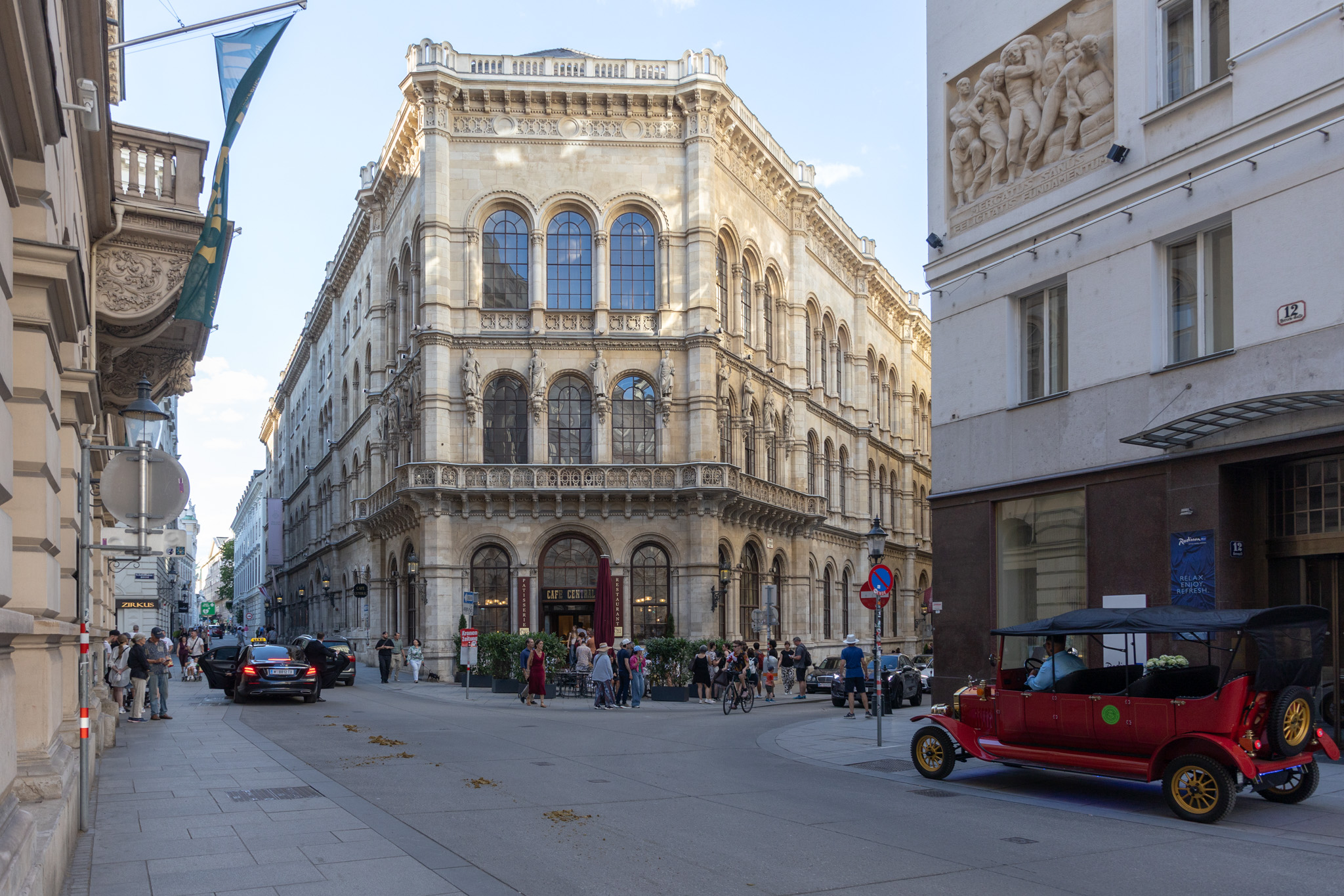 Wedding-Photographer-Palais-Ferstel-Vienna-Elena-Azzalini-9929